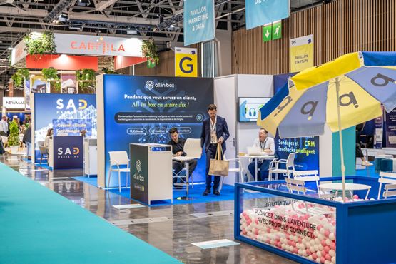 Exhibitor booths in the Marketing & Data Pavilion at Siec, featuring companies specialized in consulting and digital solutions.